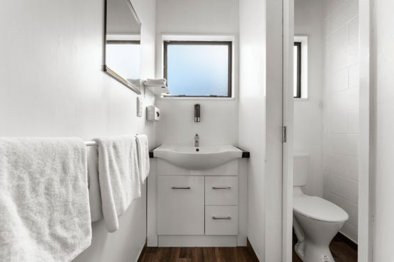 One-Bedroom Unit bathroom